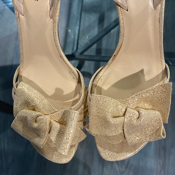Designer champagne sparkly leather sandals w/bow designs - 3 3/4 inch heels - Picture 2 of 7